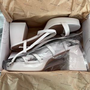 BNIB URBAN OUTFITTERS UO OLIVE STRAPPY HEEL WHITE